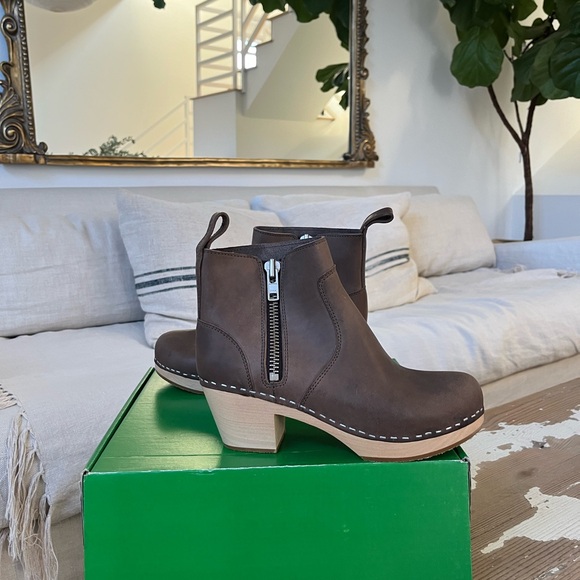 Swedish Hasbeens NWT Zip It Emy clog Clasicc  Boot Super Fun Grayish taupe color - Picture 7 of 9